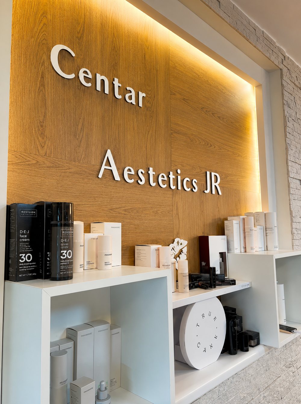 Recepcija i izlog nege kože, Centar Aestetics JR